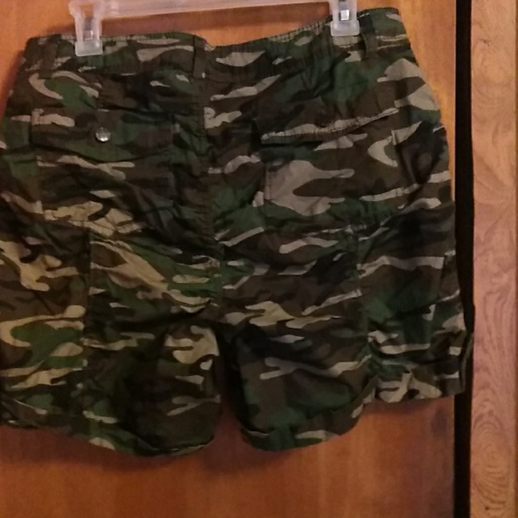 Shorts - Picture 3 of 4